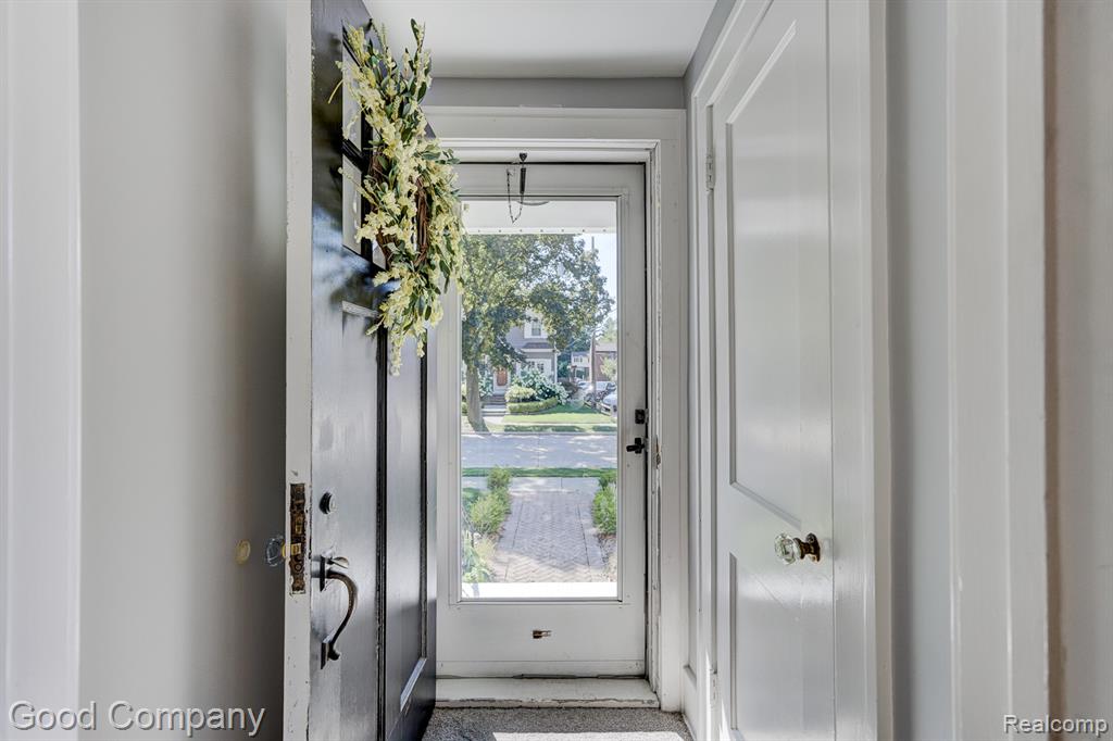 934 Lockwood Road, Royal Oak, MI 48067 — Photo 8