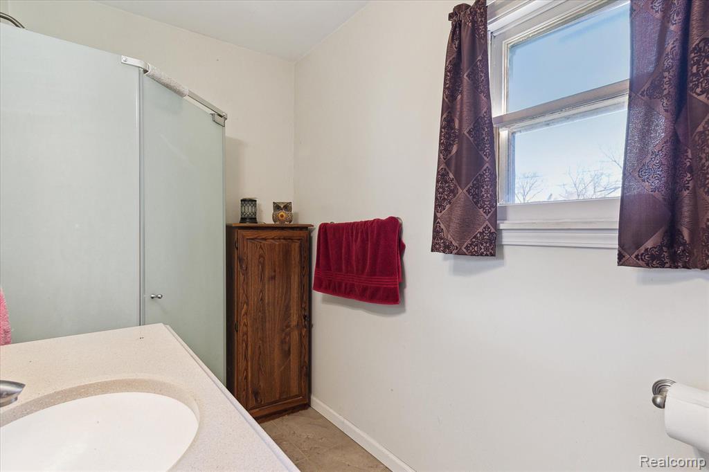 701 N SAGINAW Street, Durand, MI 48429 — Photo 33