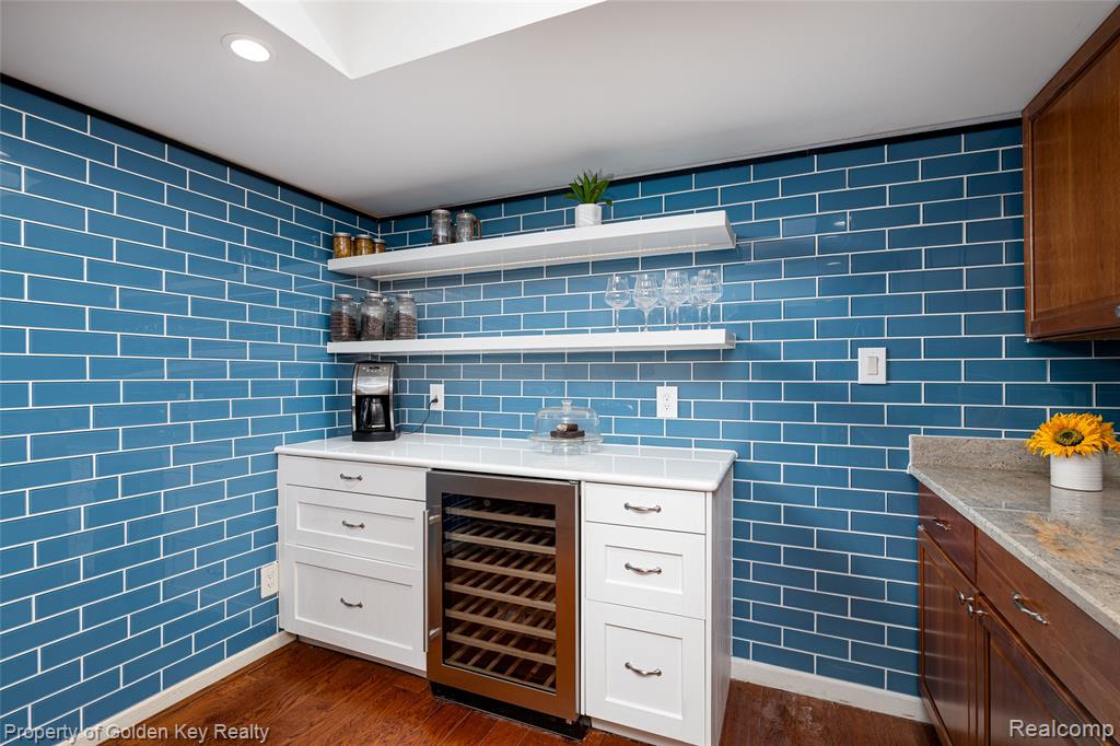 19710 W Thirteen Mile Road, 102, Beverly Hills, MI 48025 — Photo 9