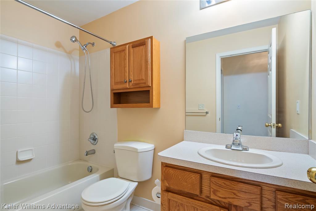 29532 Nottingham Court, Livonia, MI 48152 — Photo 30