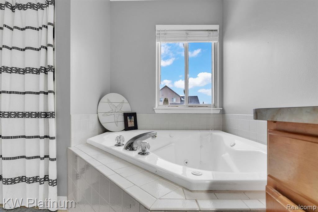 51963 Kings Pointe Drive, New Baltimore, MI 48047 — Photo 18