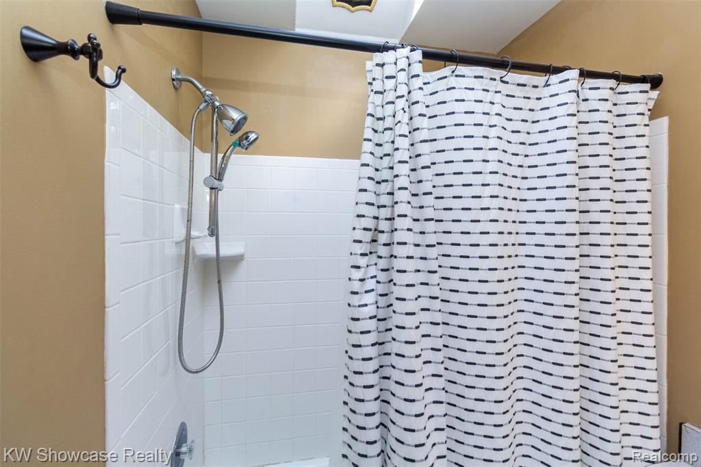 580 Elkinford Drive, White Lake, MI 48383 — Photo 47