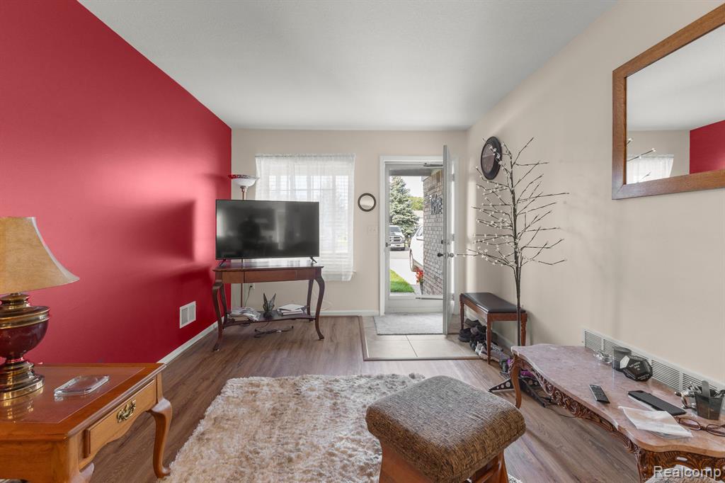 23272 STOFLET Lane, Trenton, MI 48183 — Photo 11