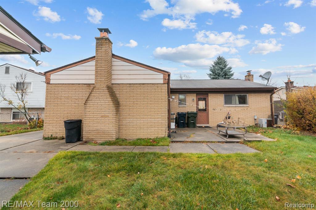 40220 Walter Drive, Sterling Heights, MI 48310 — Photo 25