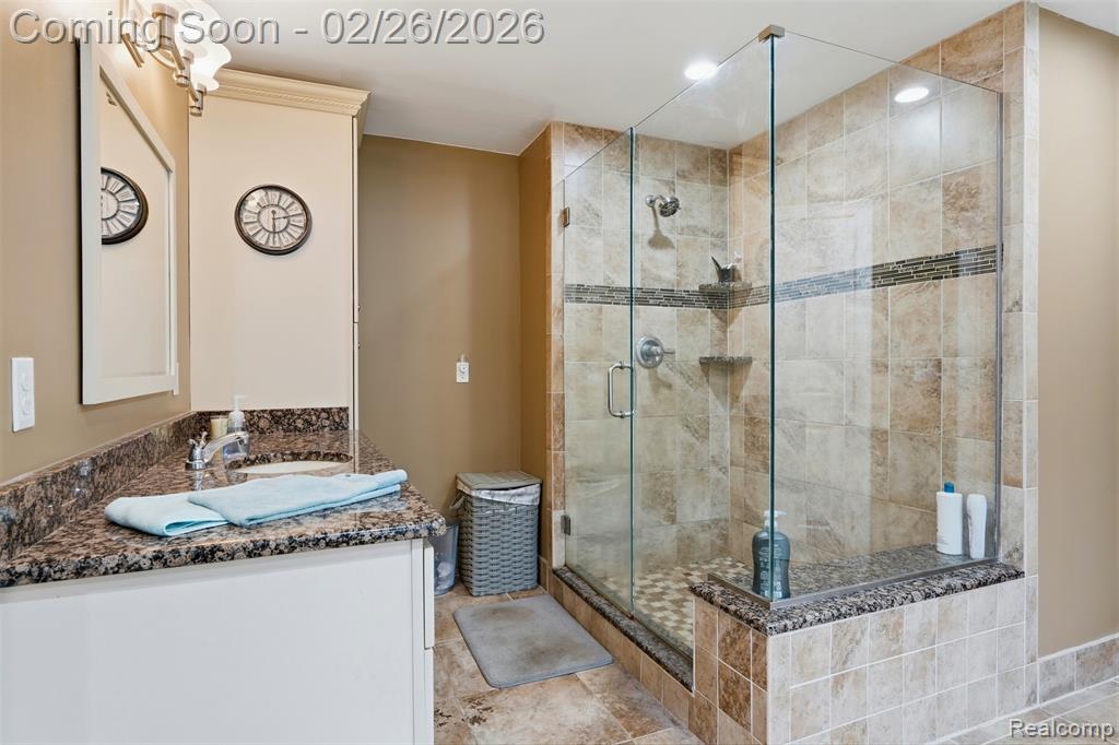 65690 North Avenue, Ray, MI, 00000