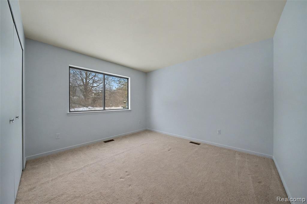 705 Preston Court, Rochester Hills, MI 48307 — Photo 19