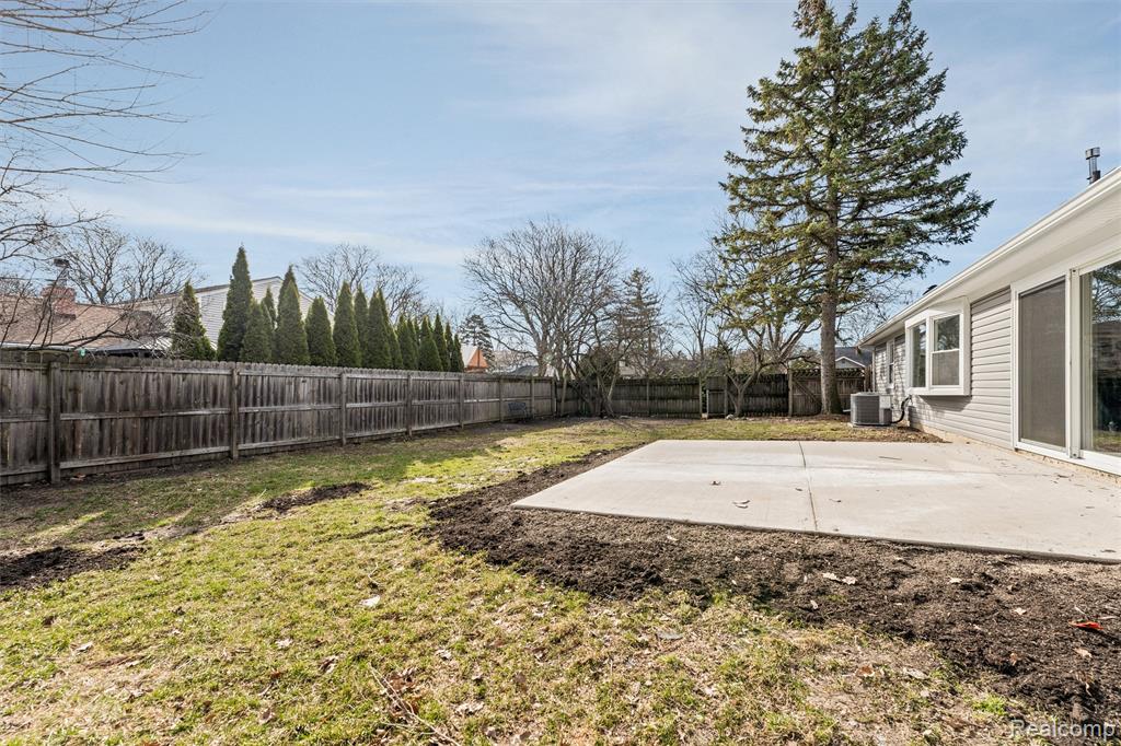 4824 Hyde Park Drive, Troy, MI 48085 — Photo 32