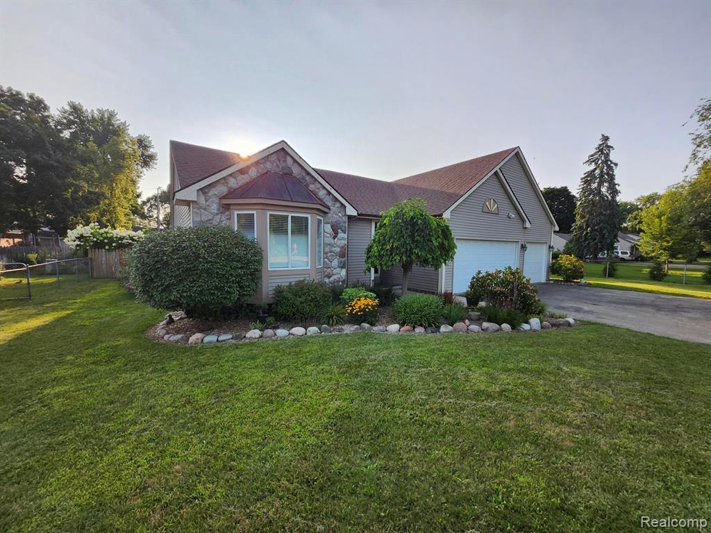 4213 CLINTONVILLE Road, Waterford, MI 48329 — front exterior