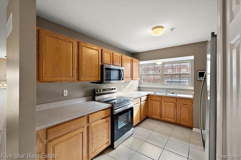 16924 Farmington Road, 93, Livonia, MI 48154 — Photo 33