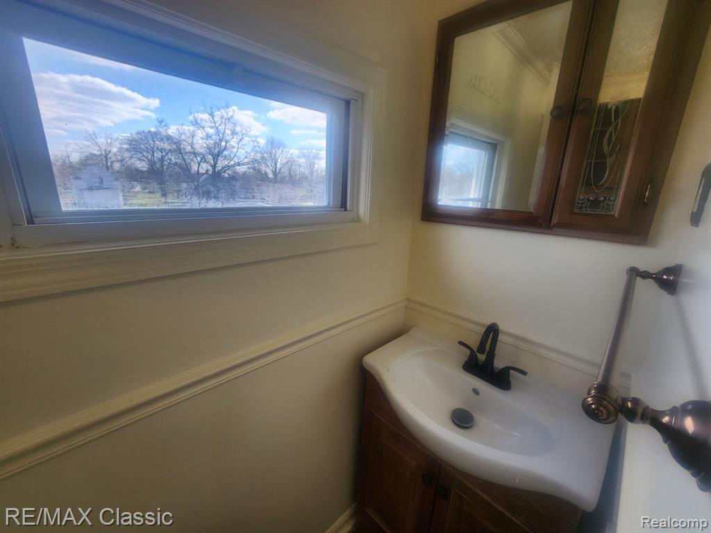 472 S JESSIE Street, Pontiac, MI 48341 — Photo 16