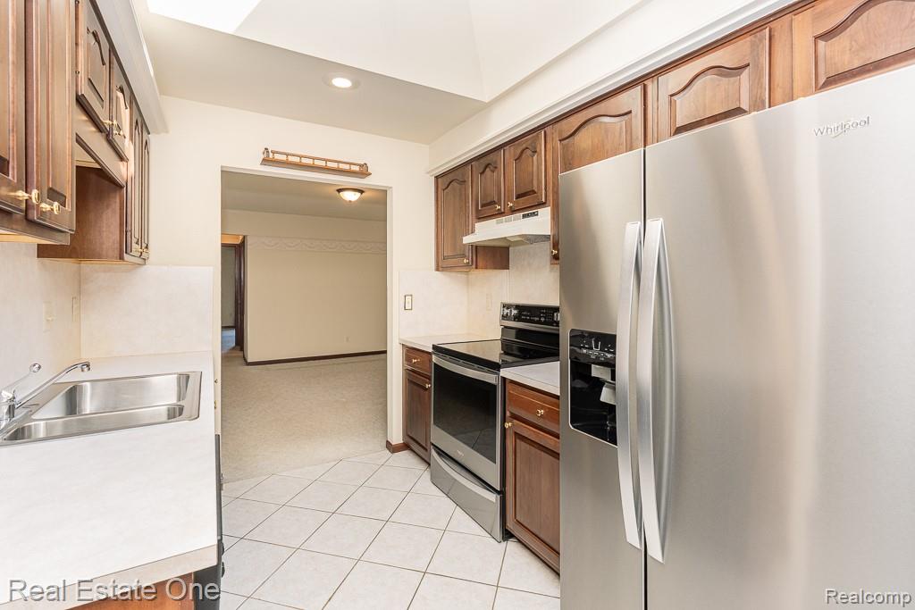 48790 Mill Bank Court, Utica, MI 48315 — Photo 8