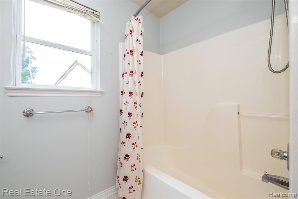 434 Converse Court, Lake Orion, MI 48362 — Photo 33