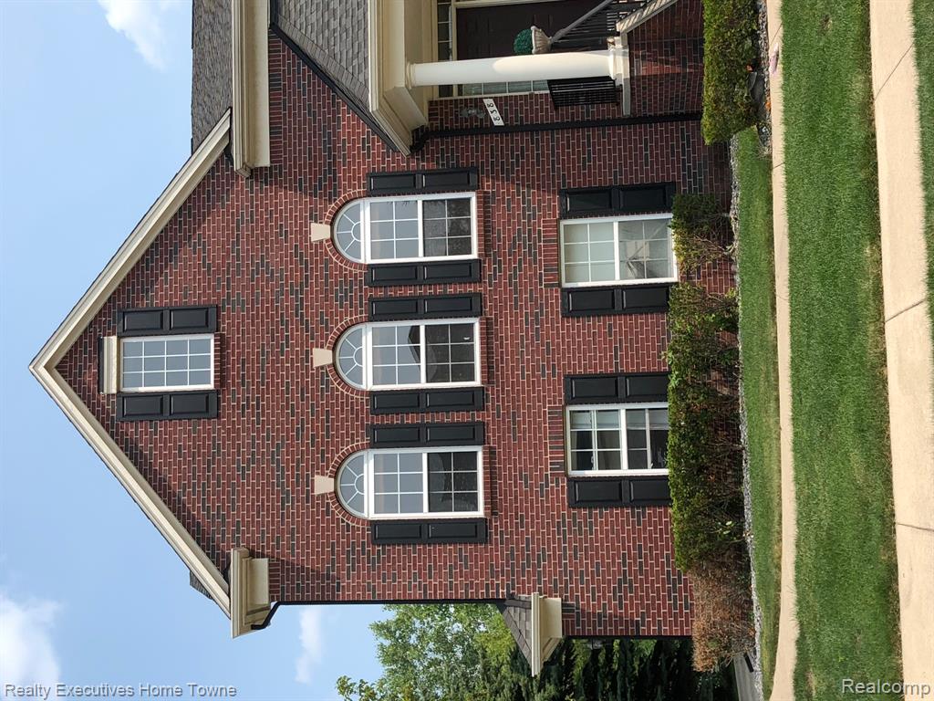 838 Red Run Drive, Troy, MI 48085 — front exterior