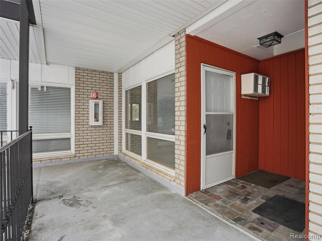 4345 Crooks Road, 36, Royal Oak, MI 48073 — Photo 2