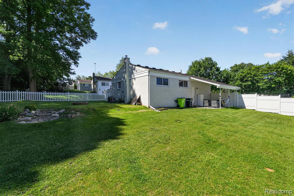 852 Manor Drive, Milford, MI 48381 — Photo 37