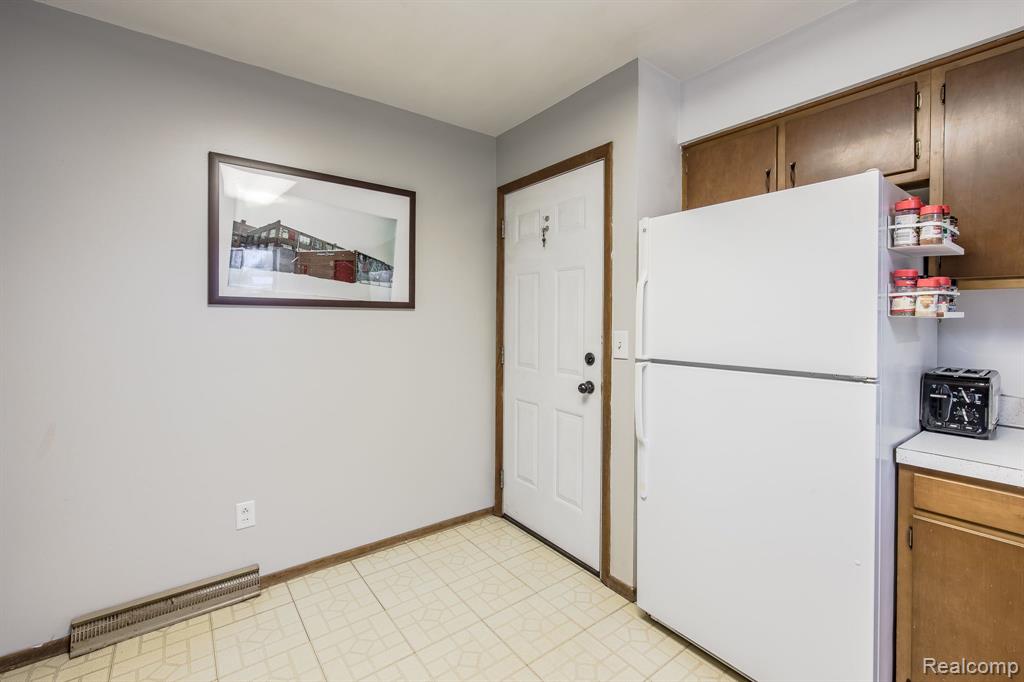 5368 LAPEER Road, Burton, MI 48509 — Photo 11