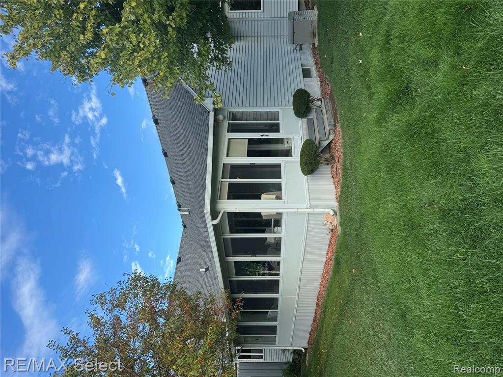 6060 Oak Creek Drive, Swartz Creek, MI 48473 — Photo 4
