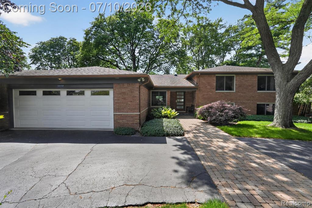 5017 Surfwood Drive, Commerce Twp, MI 48382 — Photo 2
