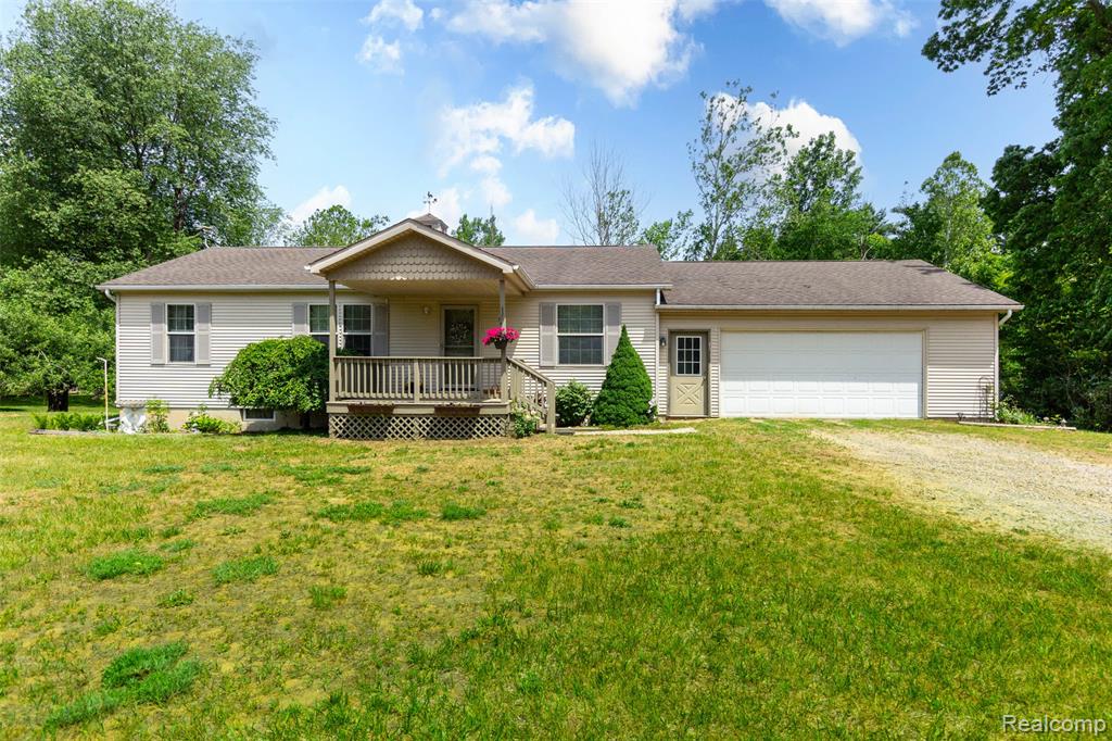 6137 East Street, North Branch, MI 48461 — Photo 3