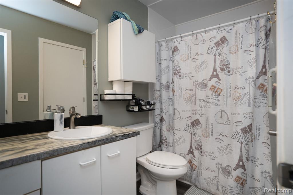 585 Winwood Circle, Walled Lake, MI 48390 — Photo 23