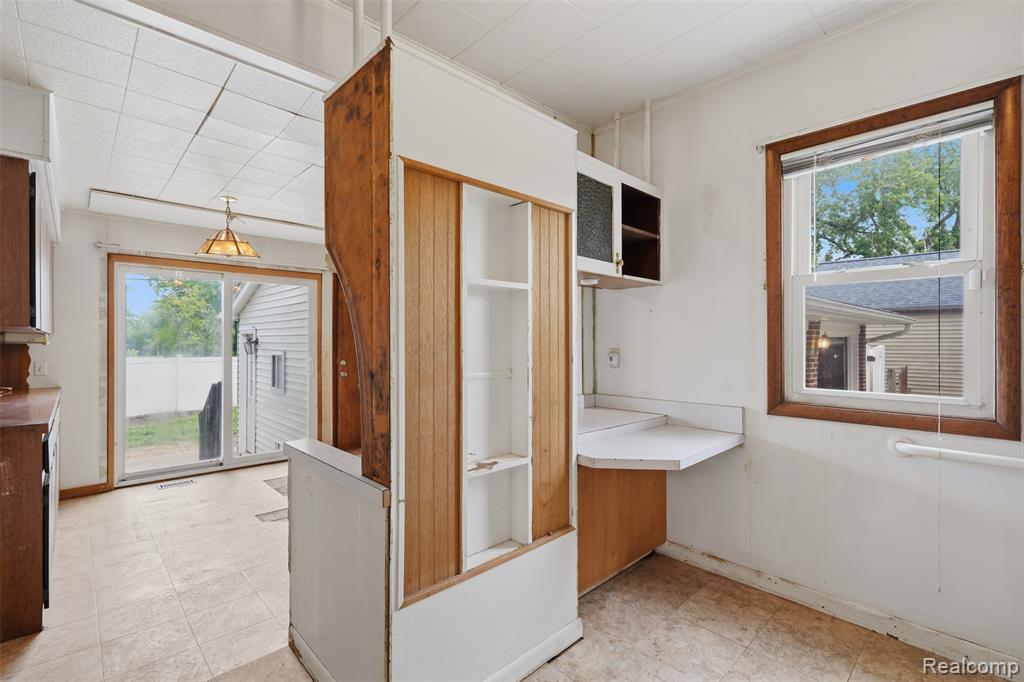 75 Preston Avenue, Waterford, MI 48328 — Photo 11