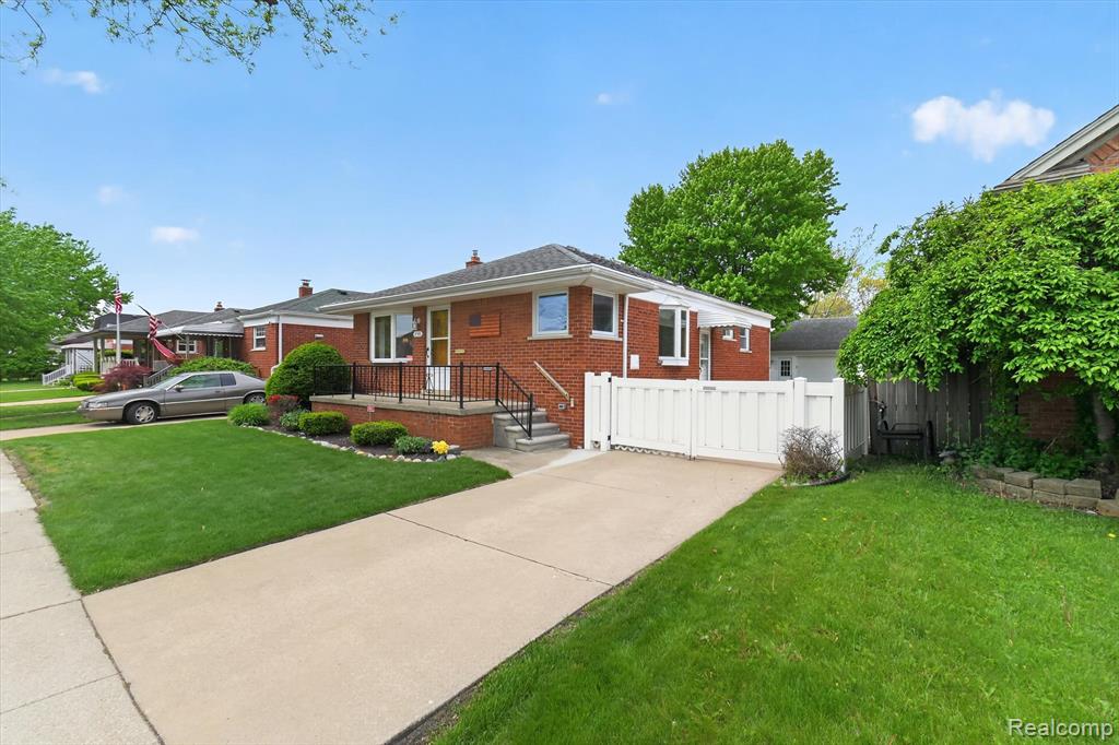 848 7th Street, Wyandotte, MI 48192 — front exterior