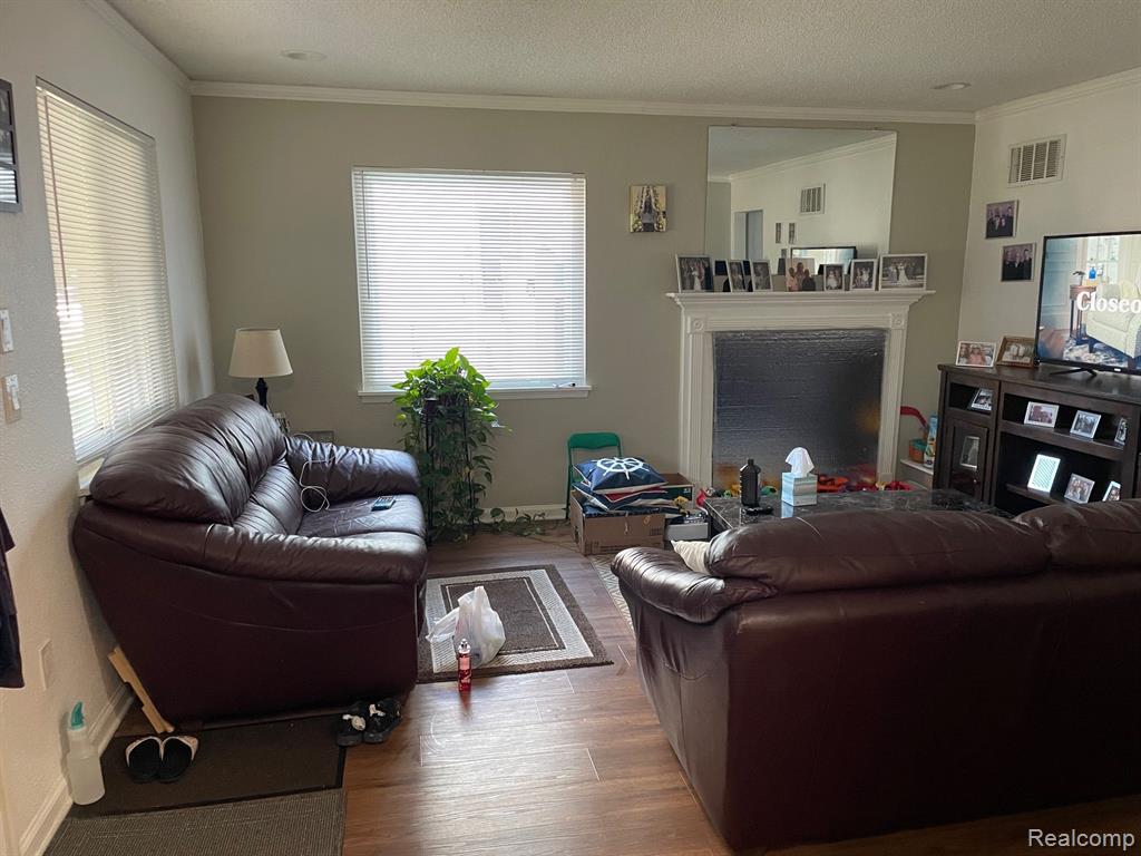 8439 Harding Street, Center Line, MI 48015 — Photo 5