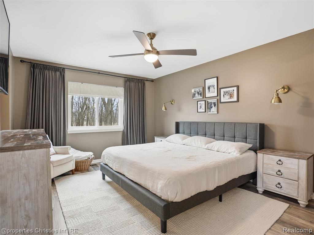 517 Cove View Drive, Waterford, MI 48327 — Photo 17