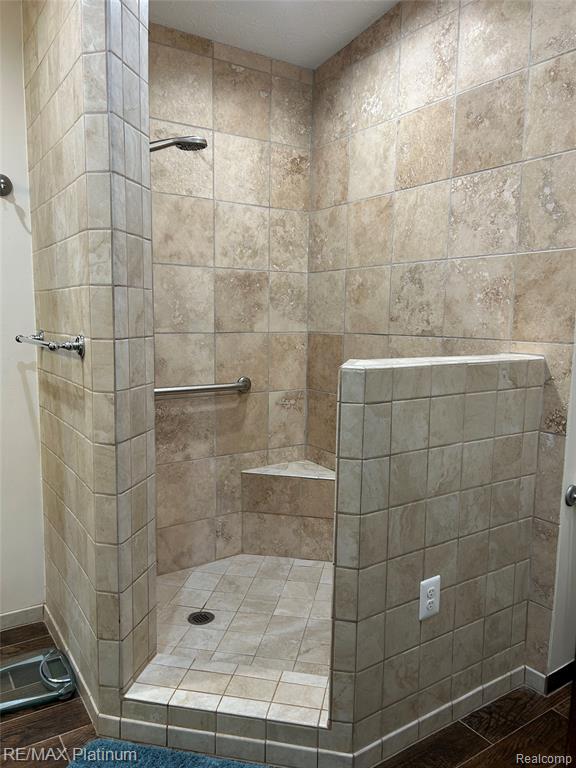 5740 Iroquois Drive, Howell, MI 48843 — Photo 8