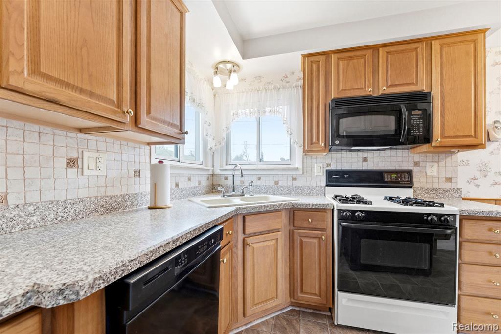 15225 Poplar Street, Southgate, MI 48195 — Photo 9