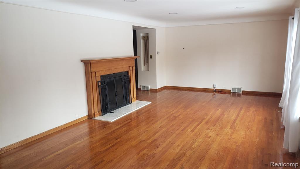 730 WOODCREST Drive, Dearborn, MI 48124 — Photo 3