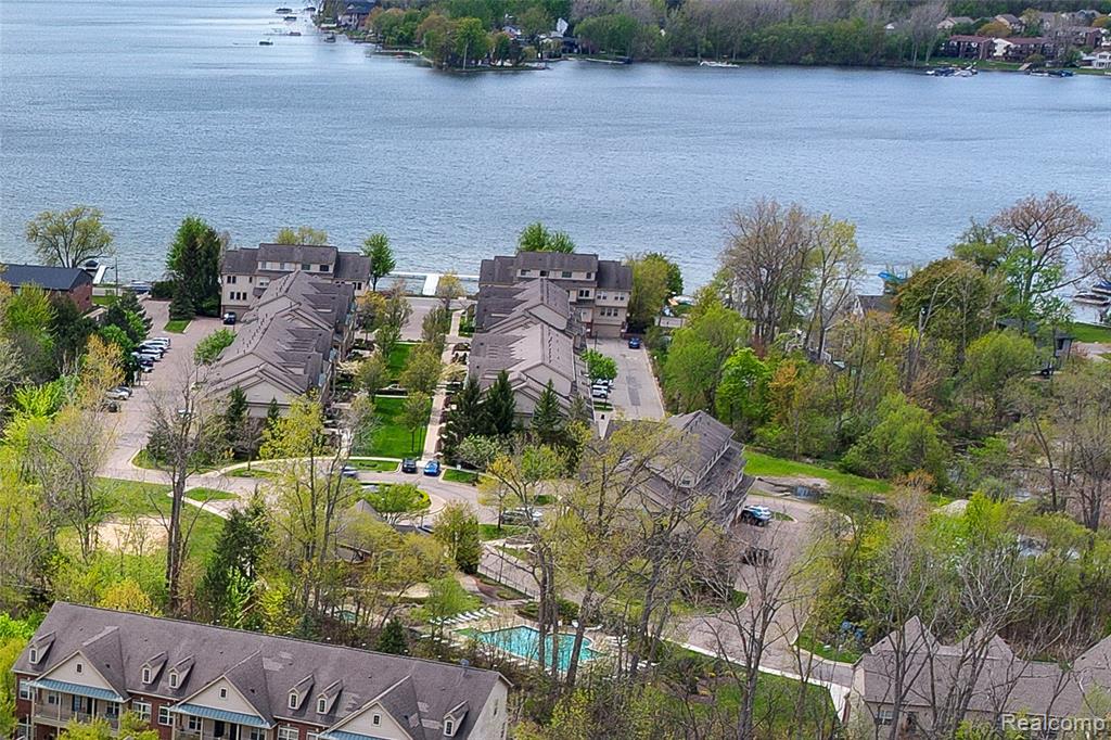 454 Old Pine Way, Walled Lake, MI 48390 — Photo 4