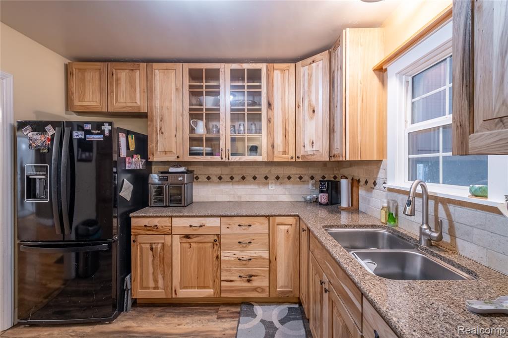 5526 Corunna Road, Flint, MI 48532 — Photo 18