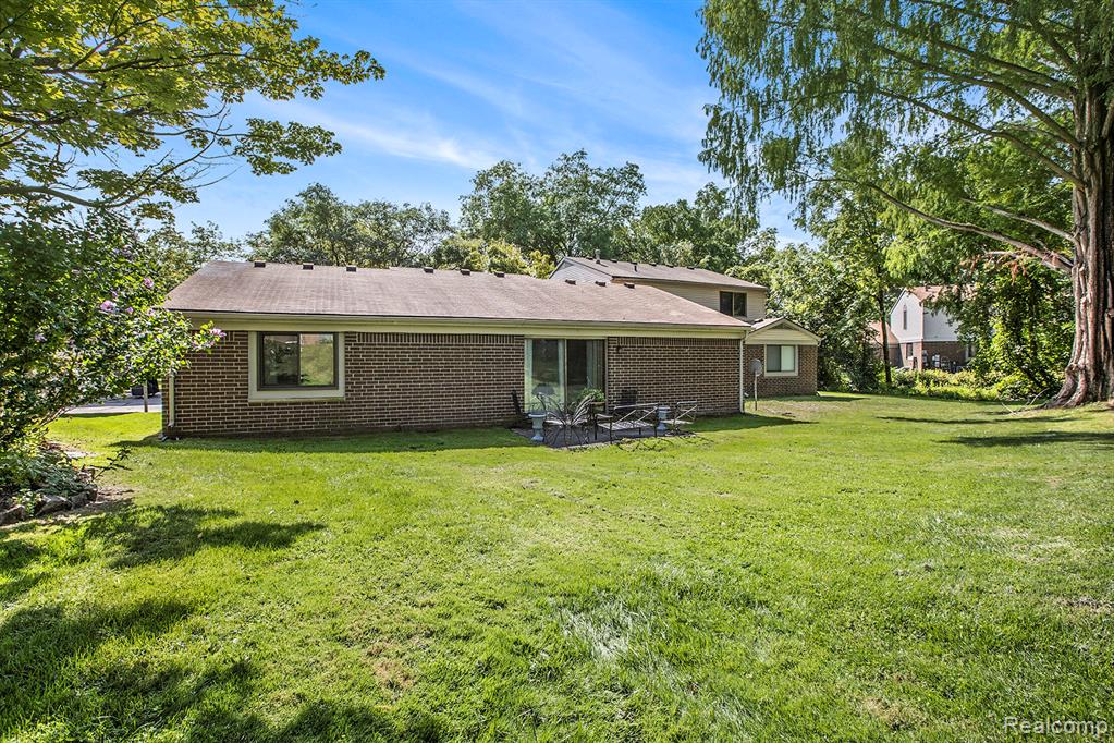 29761 Farmbrook Villa Lane, Southfield, MI 48034 — Photo 19