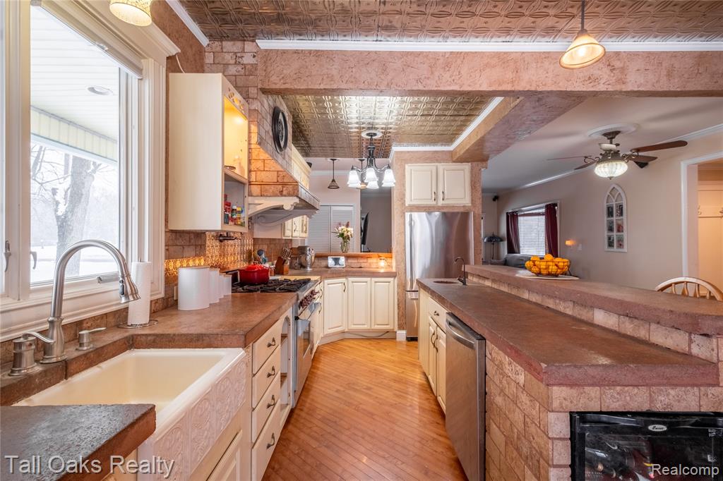 9198 Hegel Road, Goodrich Vlg, MI — Photo 15