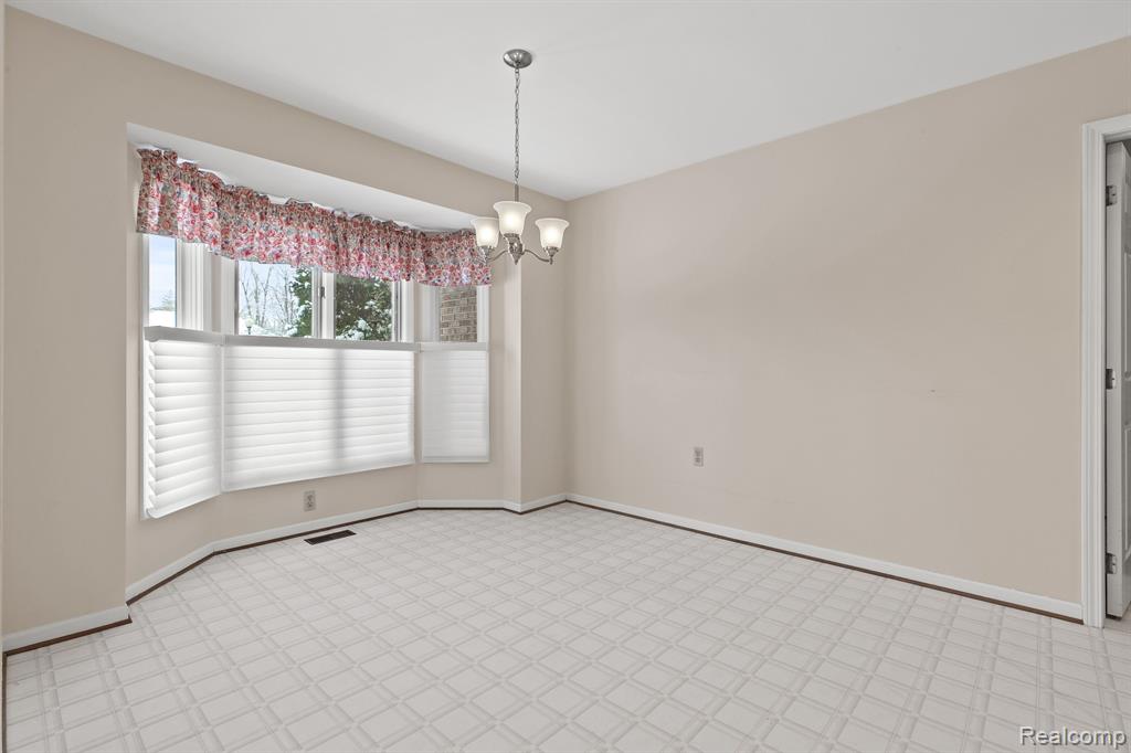 21256 SYCAMORE Court, 77, Farmington Hills, MI 48336 — Photo 5