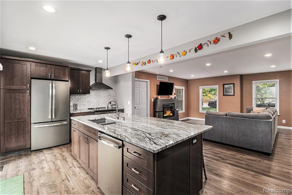 6391 Rowley Boulevard, Waterford, MI 48329 — Photo 8