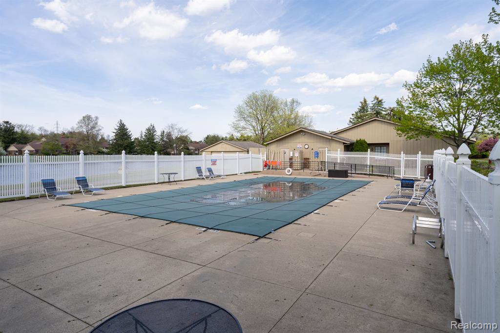 4343 Foxpointe Drive, West Bloomfield, MI 48323 — Photo 48