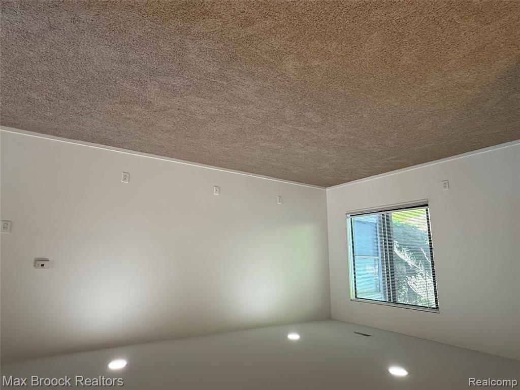 6560 Ridgefield Circle, West Bloomfield, MI — Photo 13