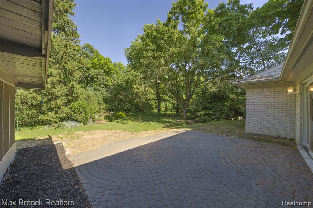 6041 EASTMOOR Road, Bloomfield Hills, MI 48301 — Photo 32