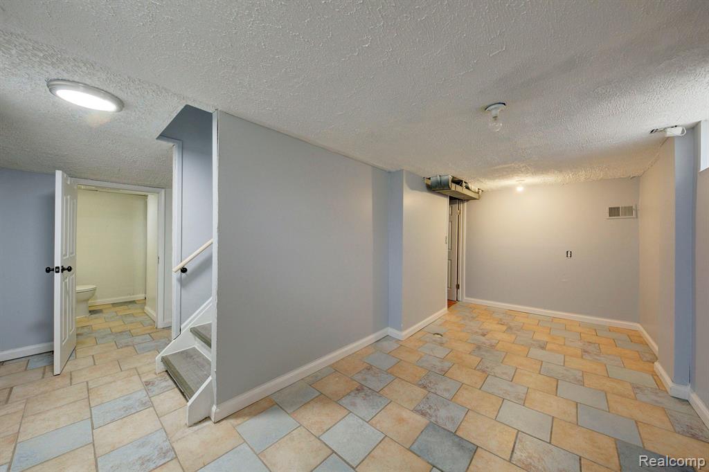 21425 MITCHELLDALE Avenue, Ferndale, MI 48220 — Photo 16