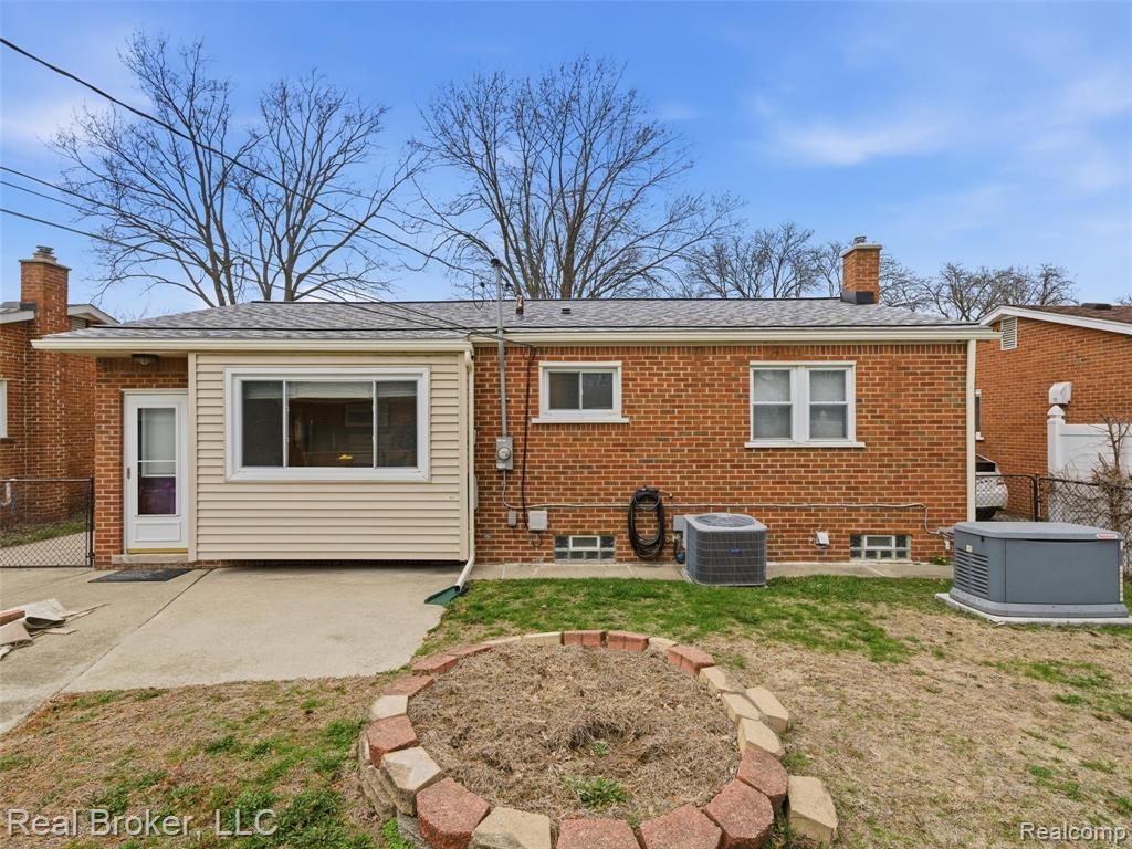 1584 Beaupre Avenue, Madison Heights, MI 48071 — Photo 22