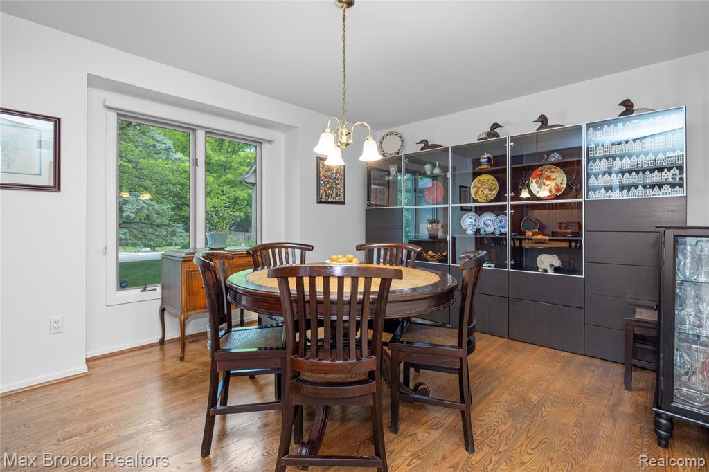 4860 Lagoons Circle, West Bloomfield, MI 48323 — Photo 32