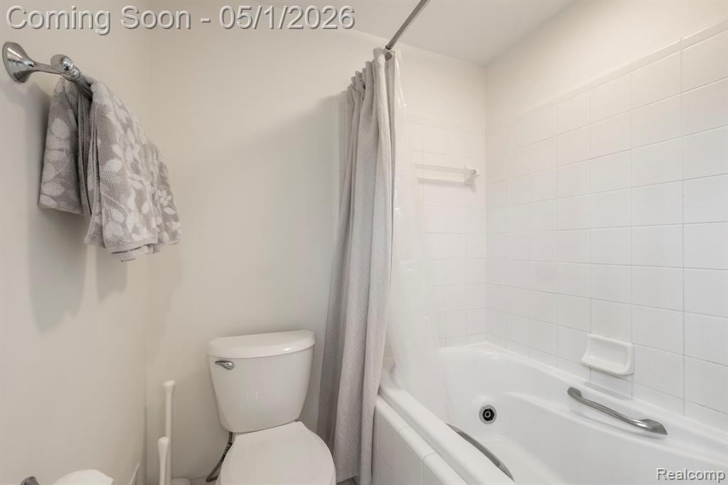 31737 Waltham Court, Beverly Hills, MI 48025 — Photo 35