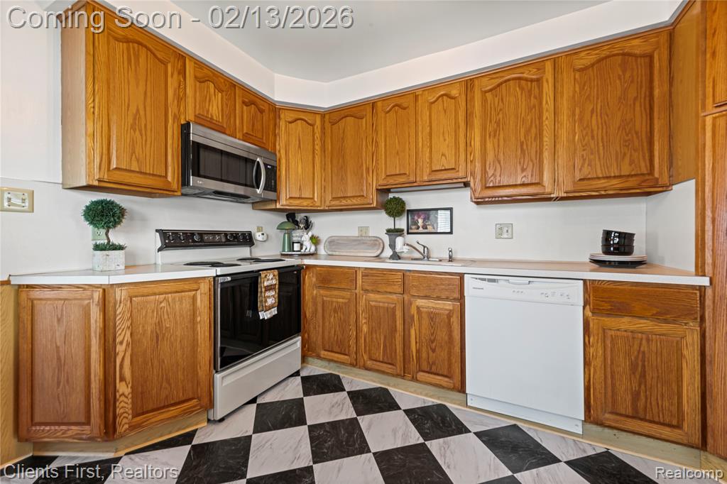 4196 Clippert Street, Dearborn Heights, MI 48125 — Photo 16