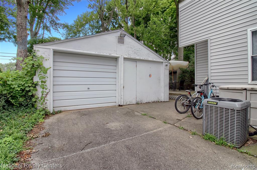 702 Royal Avenue, Royal Oak, MI 48073 — Photo 30