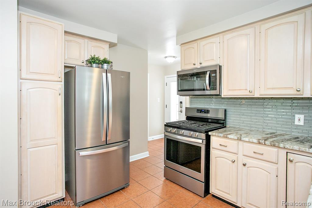 10475 Vernon Avenue, Huntington Woods, MI — Photo 13