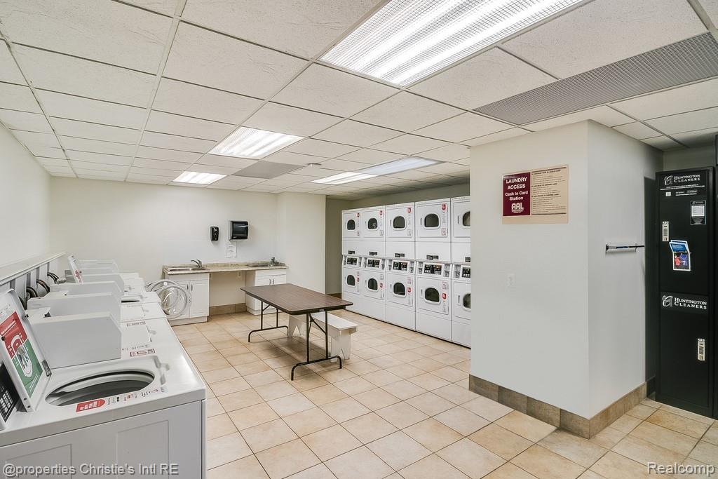 15 E Kirby Street, 826, Detroit, MI 48202 — Photo 33