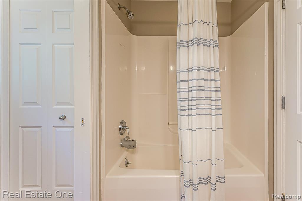 7155 Campbell Mills Court, Brighton, MI 48116 — Photo 42
