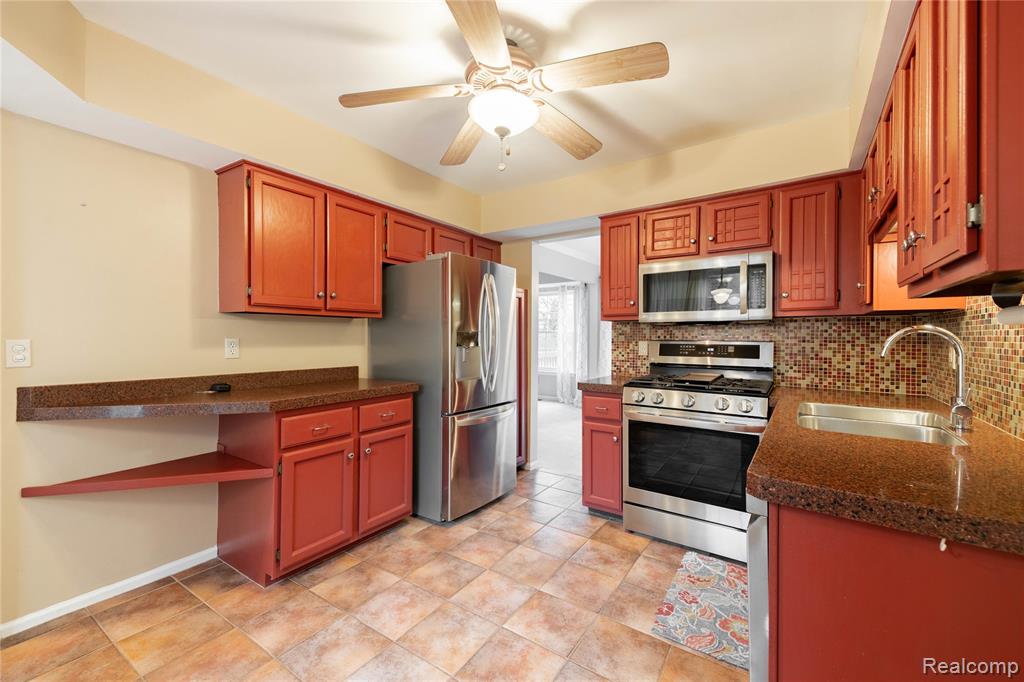 18689 Hilltop Boulevard, Riverview, MI 48193 — Photo 15